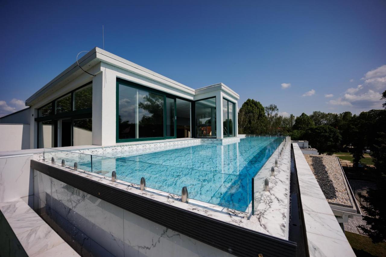 Bauhaus Wellness Fsz. 1 *
