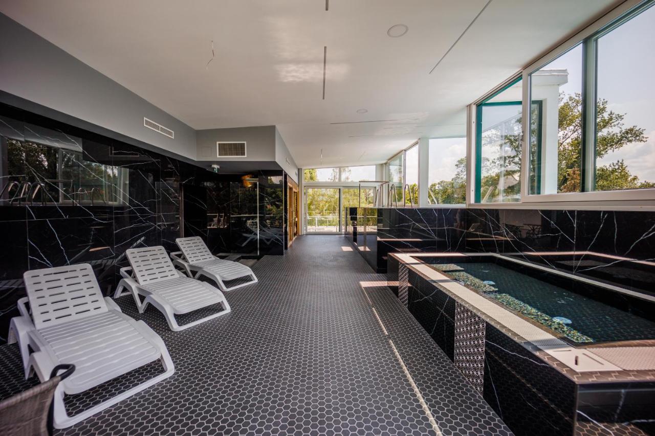 Bauhaus Wellness Fsz. 1 * Siófok